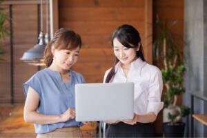 代理店契約とは？契約書の種類・記載すべき項目・トラブルを防ぐチェックポイントと結び方の流れを徹底解説のイメージ