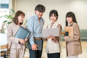 新商材の初受注までの進め方｜契約後30日でやるべき7ステップと立ち上がりを早める実践チェックポイントを徹底解説のイメージ