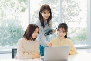 売れない商材はいつやめる？取扱商材の見直し・撤退判断の進め方5ステップと空いた営業リソースの使い方のイメージ