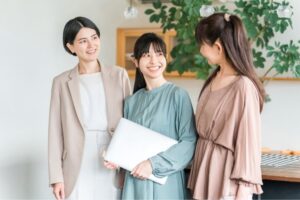 異業種交流会の活用法は？名刺交換で終わらせず商談・販路拡大につなげる進め方6ステップと、参加前後にやるべき準備・フォローのコツのイメージ